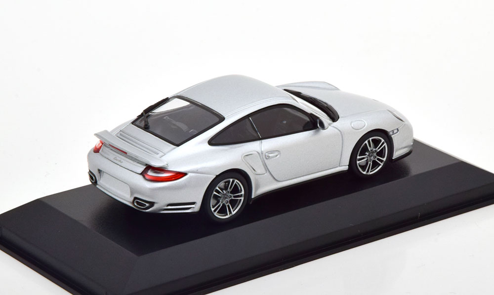 1:43 Minichamps Porsche 911 (997 II) Turbo Coupe 2009 silver