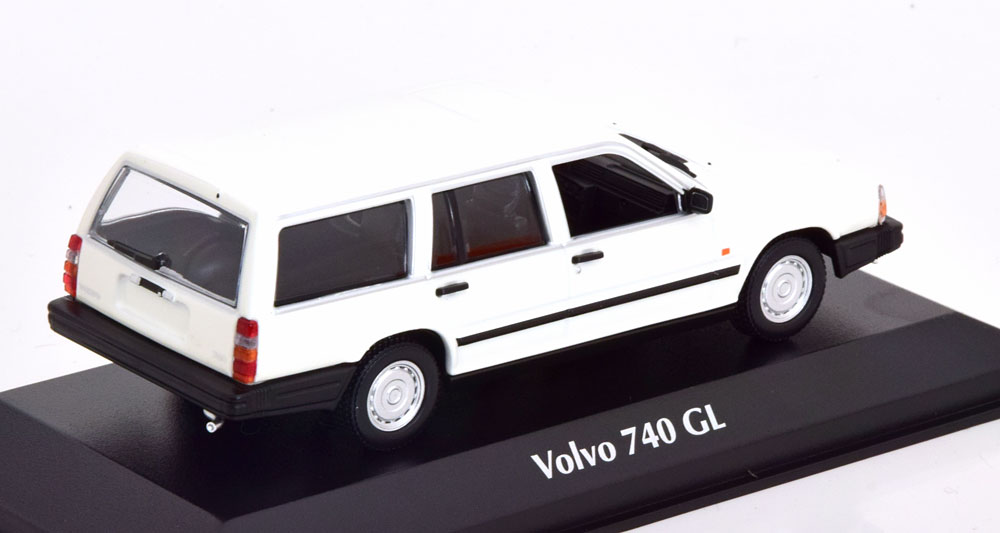 1:43 Minichamps Volvo 740 GL Break 1986 white